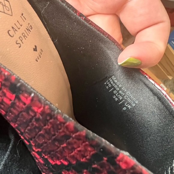 Red and black snake print mule heels - Picture 3 of 3